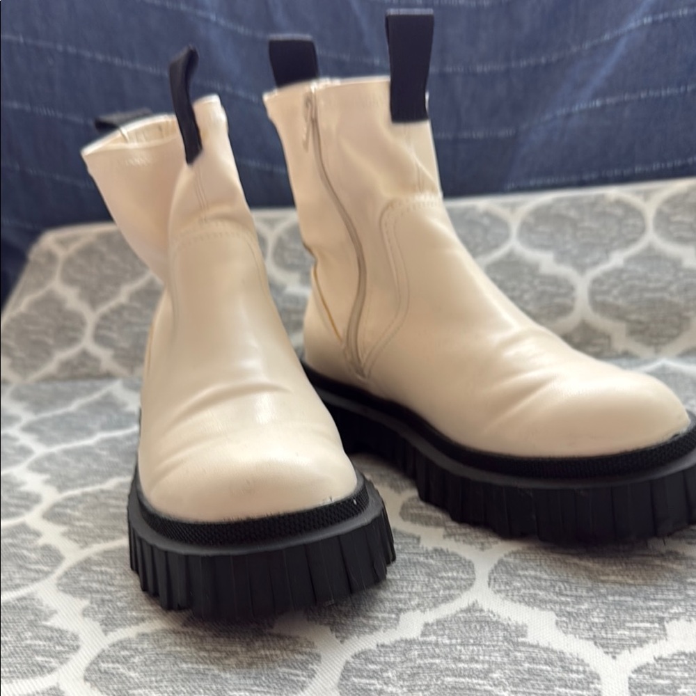 Zara Women's White Ankle Boots
